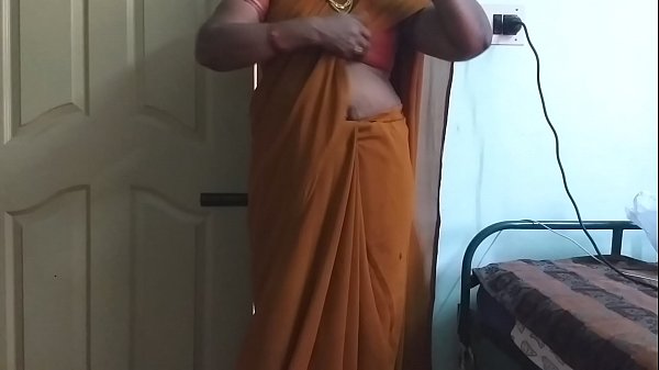 Saree Aunty Ass Naval Pressing